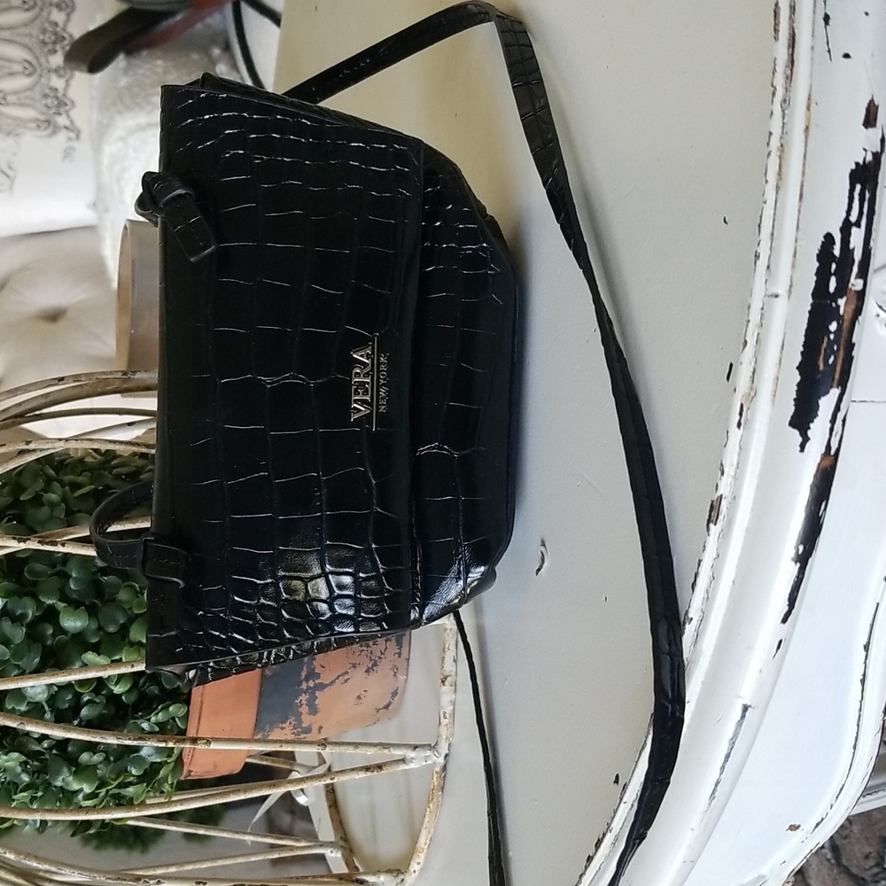 Vera small crossbody
